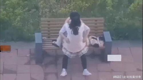 吃瓜大学生情侣视频,吃瓜群众围观大学生情侣甜蜜瞬间