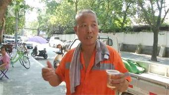 路人路过吃瓜视频,路人偶遇吃瓜现场，揭秘幕后故事