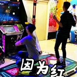 女孩跳舞吃瓜视频,女孩跳舞吃瓜视频走红网络