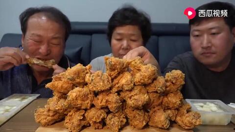 吃瓜奇葩一家人视频,奇葩一家人爆笑日常大揭秘