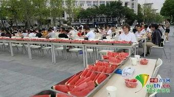 学校吃瓜比赛视频,校园吃瓜大赛精彩瞬间大盘点