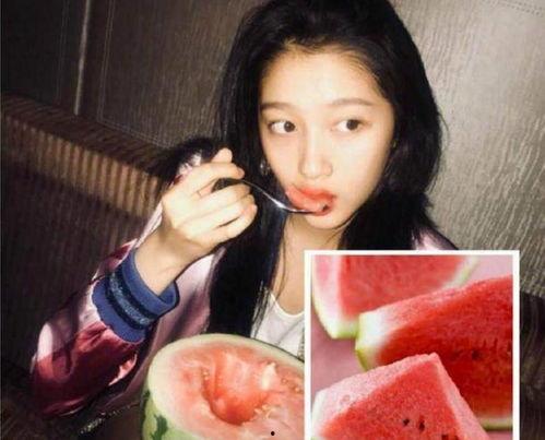 关晓彤吃瓜 视频,揭秘娱乐圈幕后故事