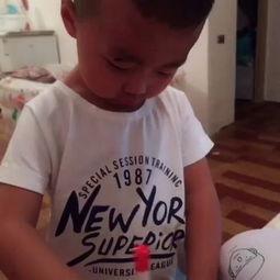 11个月宝宝吃瓜视频,萌态十足萌化人心